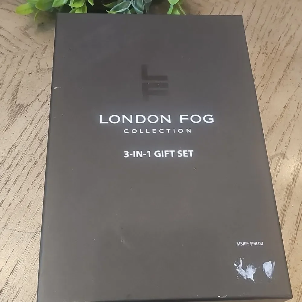 London Fog Black and White Scarf And Wallet Gift Set NWT